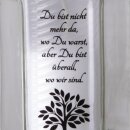 Grabkerze 6eck Motiv mit Spruch weiß Baum